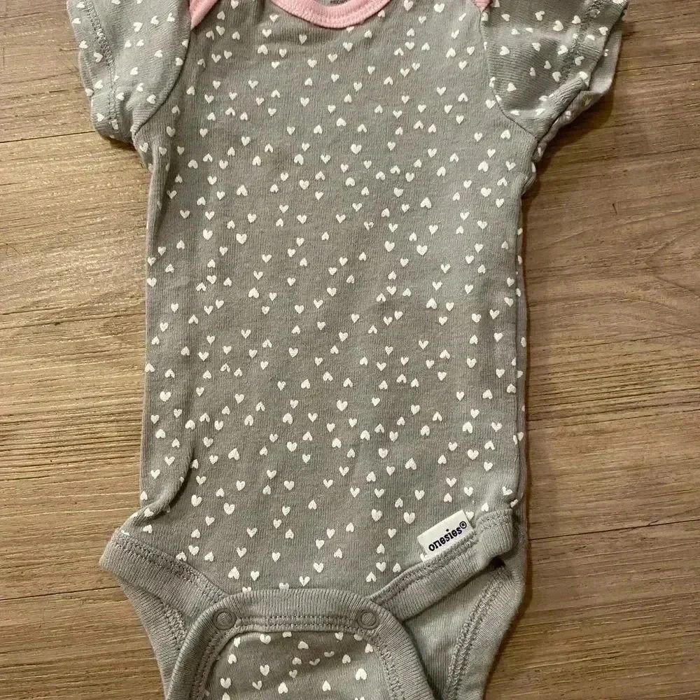 BUNDLE**5 adorable onesies - Picture 2 of 9